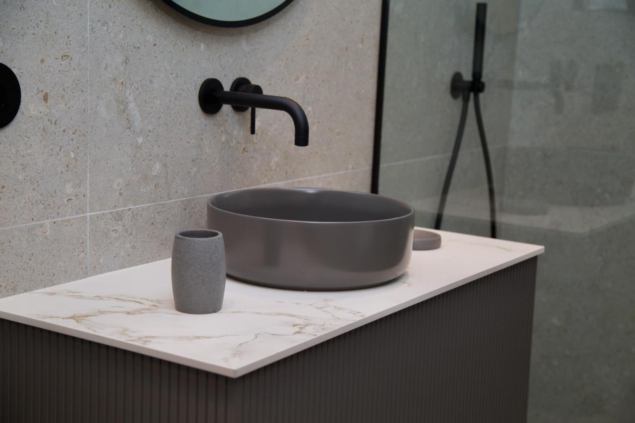 Suite 101 - 2 Bedroom Suite At Amando Perez Suites Ribadeo Ngoại thất bức ảnh
